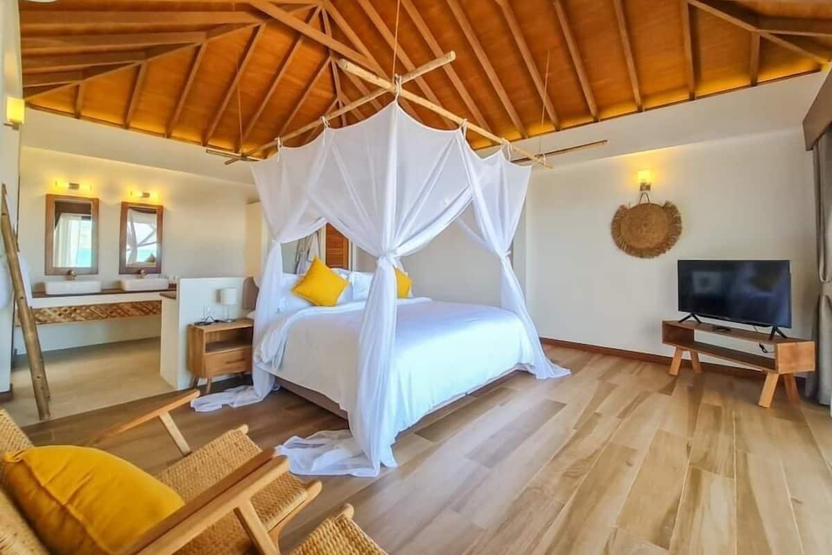 Villa superior, balcón, vista al mar | Caja de seguridad en la habitación y wifi gratis