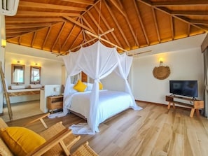 Villa superior, balcón, vista al mar | Caja de seguridad en la habitación y wifi gratis