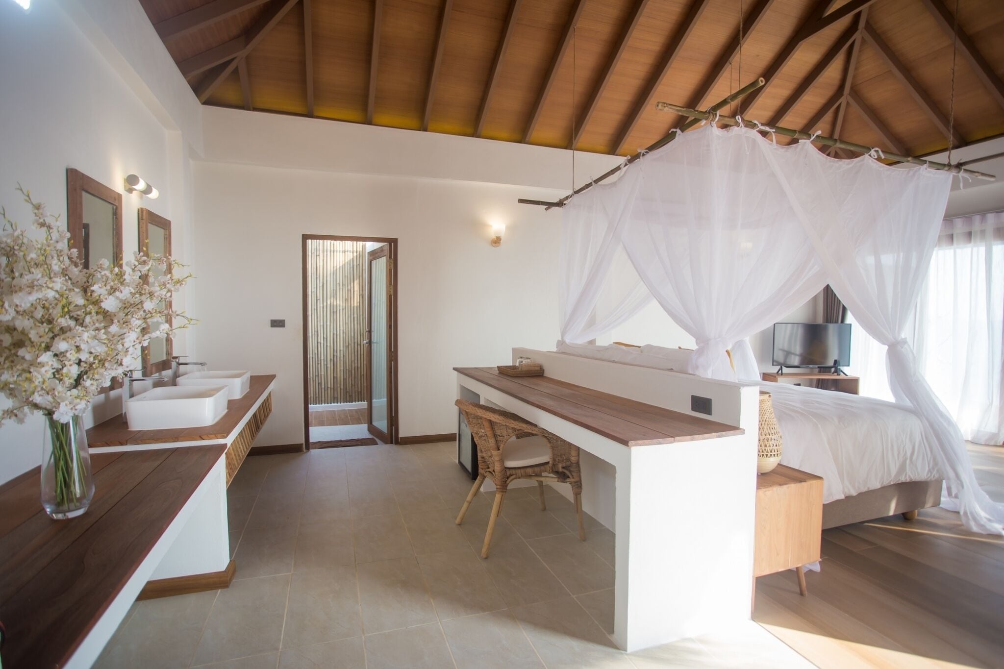 Superior Suite, Balcony, Sea View | In-room safe, free WiFi