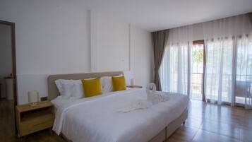 Deluxe Double Room, Balcony | In-room safe, free WiFi