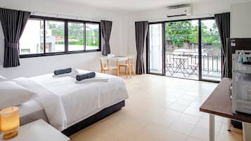 Dobbeltrom – deluxe, delvis sjøutsikt | Safe på rommet, strykejern/-brett og wi-fi (inkludert)