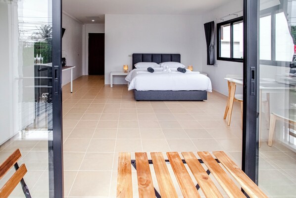 Deluxe-dobbeltværelse - delvis havudsigt | Pengeskab på værelset, strygejern/strygebræt, gratis Wi-Fi