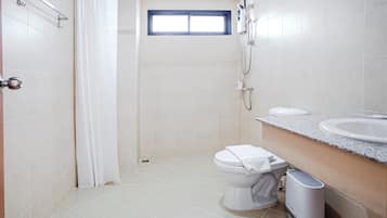 Deluxe Double Room, Partial Sea View | Bathroom | Shower, free toiletries, hair dryer, bidet