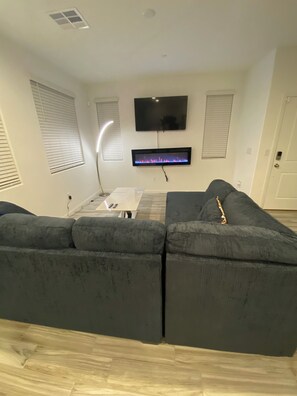 Living area - Great place to vacation with local attractions and Las Vegas freeway close. (Henderson)