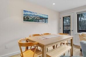 Dining - South Ridge D-05 Ski In Ski Out Sunday River Condo (Newry)