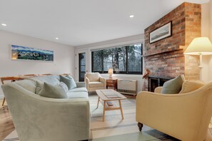 Smart TV, fireplace - South Ridge D-05 Ski In Ski Out Sunday River Condo (Newry)