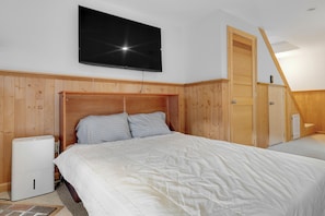 Free WiFi, bed sheets - South Ridge D-05 Ski In Ski Out Sunday River Condo (Newry)