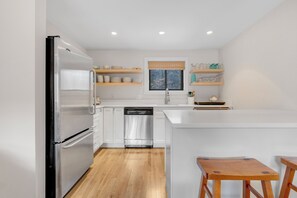 Fridge, microwave, oven, stovetop - South Ridge D-05 Ski In Ski Out Sunday River Condo (Newry)