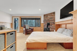 Free WiFi, bed sheets - South Ridge D-05 Ski In Ski Out Sunday River Condo (Newry)