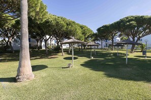 Property grounds - LA ALMADRABA · Apartment in a residential complex with a shared pool in Chiclana (Chiclana de la Frontera)