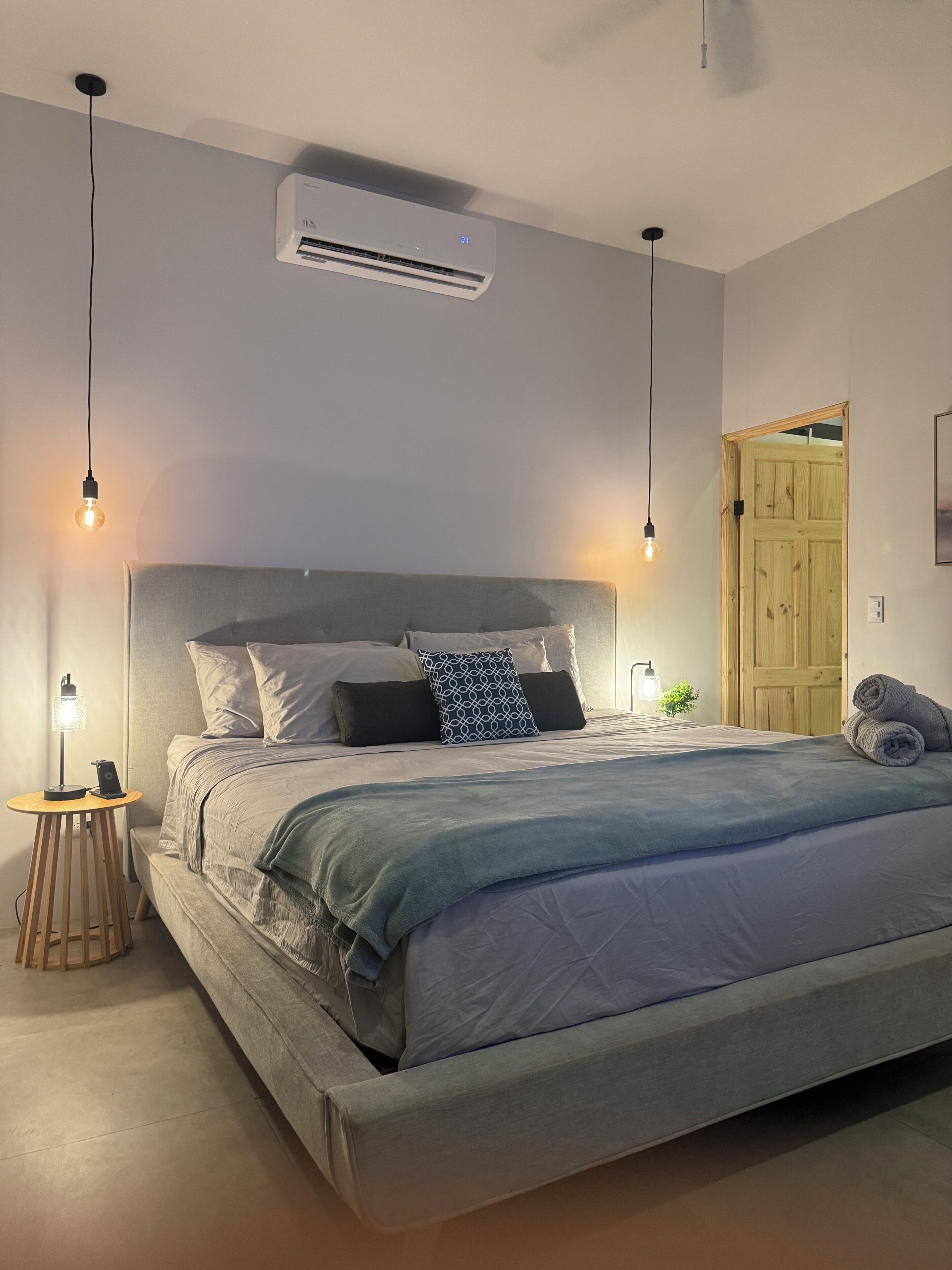 Fer et planche à repasser, Wi-Fi, literie fournie