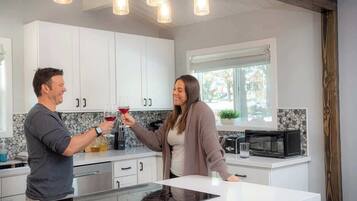 Kühlschrank, Mikrowelle, Ofen, Herdplatte