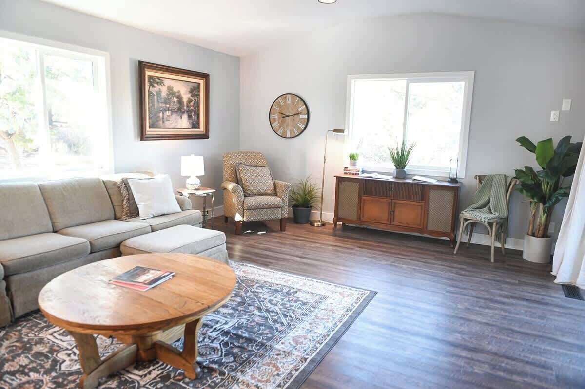 Fernseher, Kamin, Arbeitsbereiche