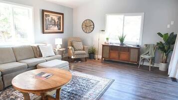 Fernseher, Kamin, Arbeitsbereiche