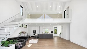 Lobby - Modern Luxury in Peaceful Hollywood Hills with Epic City Views (Los Angeles)