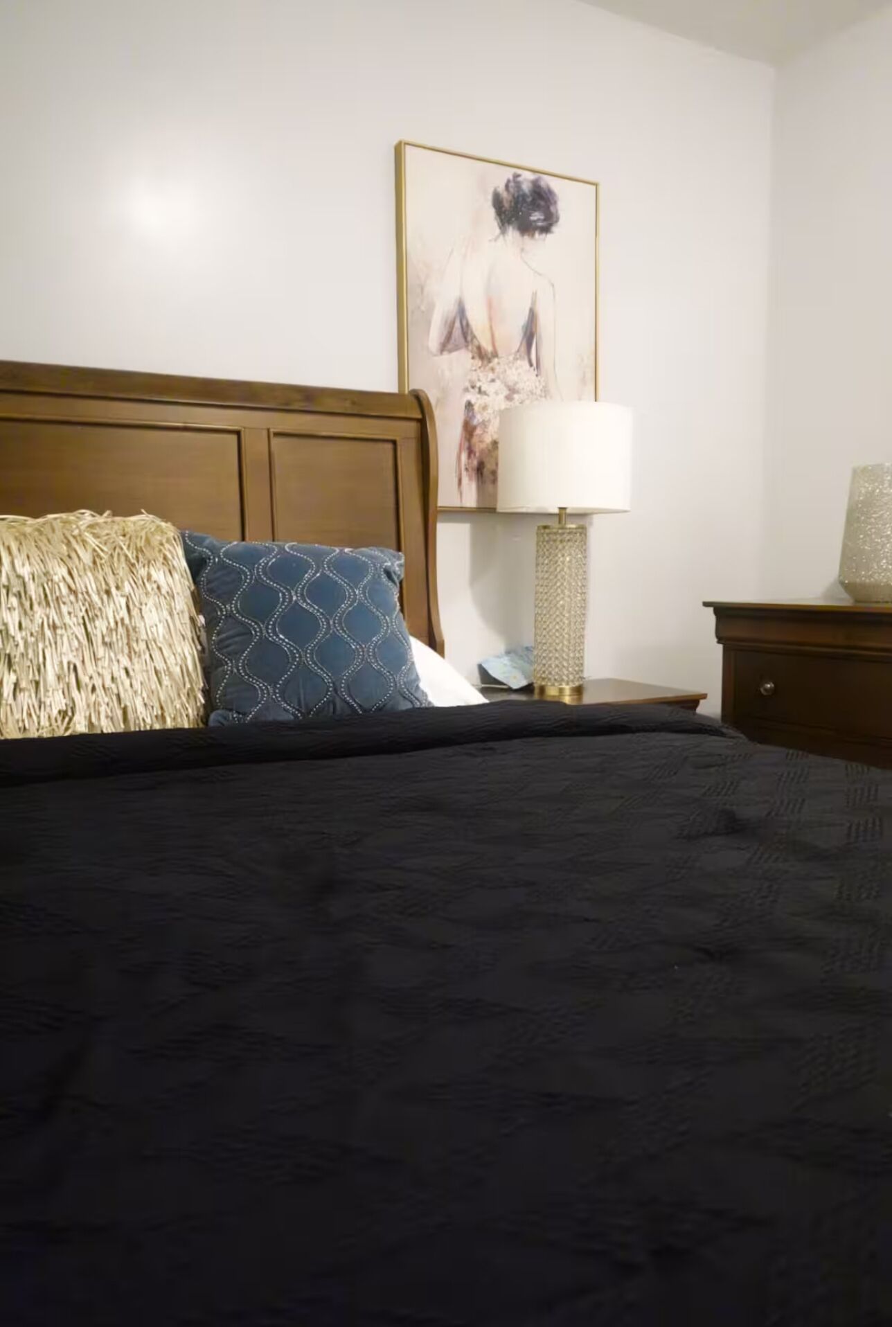 2 عدّة غرف نوم ومكواة/لوح كي وواي فاي وملاءات أسرّة