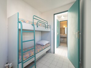 Apartment | 2 bedrooms - Retreat for 8 With Shared Pool (Agde)