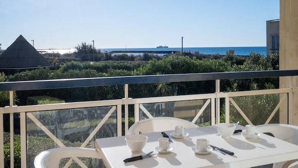 Unclassified image, 1 of 16, button - Retreat for 8 With Shared Pool (Agde)