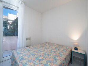 Apartment | 2 bedrooms - Retreat for 8 With Shared Pool (Agde)