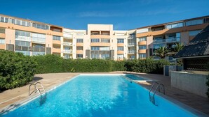 Unclassified image, 2 of 16, button - Retreat for 8 With Shared Pool (Agde)