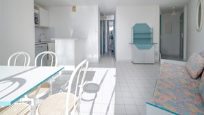 Unclassified image, 5 of 16, button - Retreat for 8 With Shared Pool (Agde)
