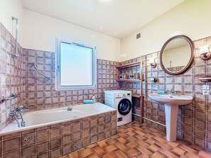 Bathroom - Le Clozic by Interhome (Locquirec)