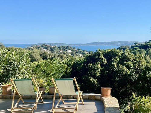 MAISON AVEC VUE MER, RESIDENCE AVEC PISCINE ET TENNIS POUR 4 PERS.