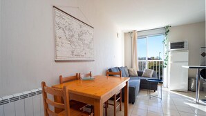 Apartment | Dining - Le Colisee Ndeg33 - ST4 (Agde)
