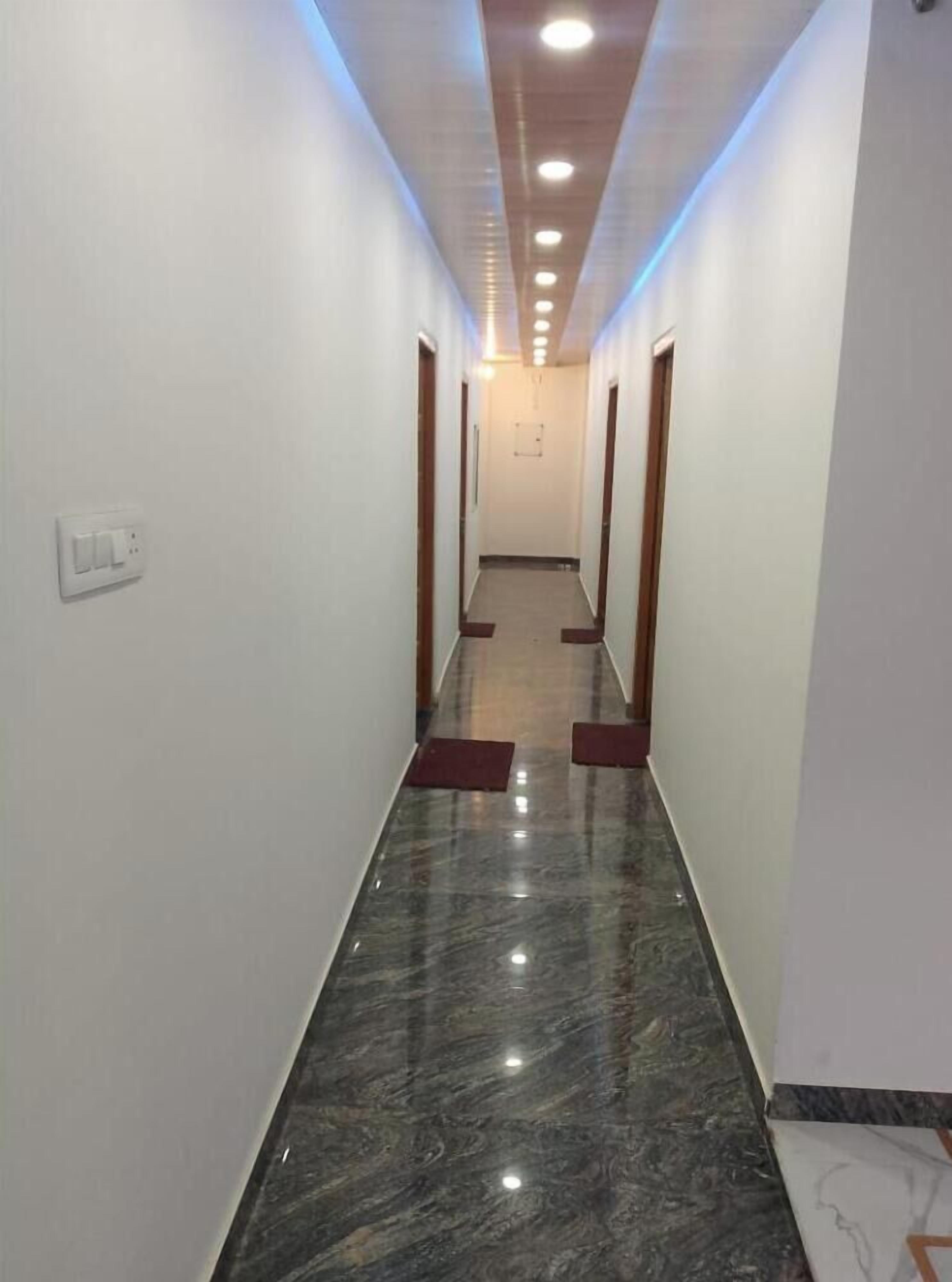 Basic Double Room, Balcony | Living area