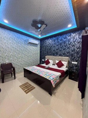 Basic Double Room, Balcony - Hotel Yash Dham (Ayodhya)