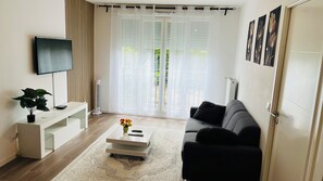 Living area - New 2-room apartment in Plaisir, near Versailles and Paris (Plaisir)