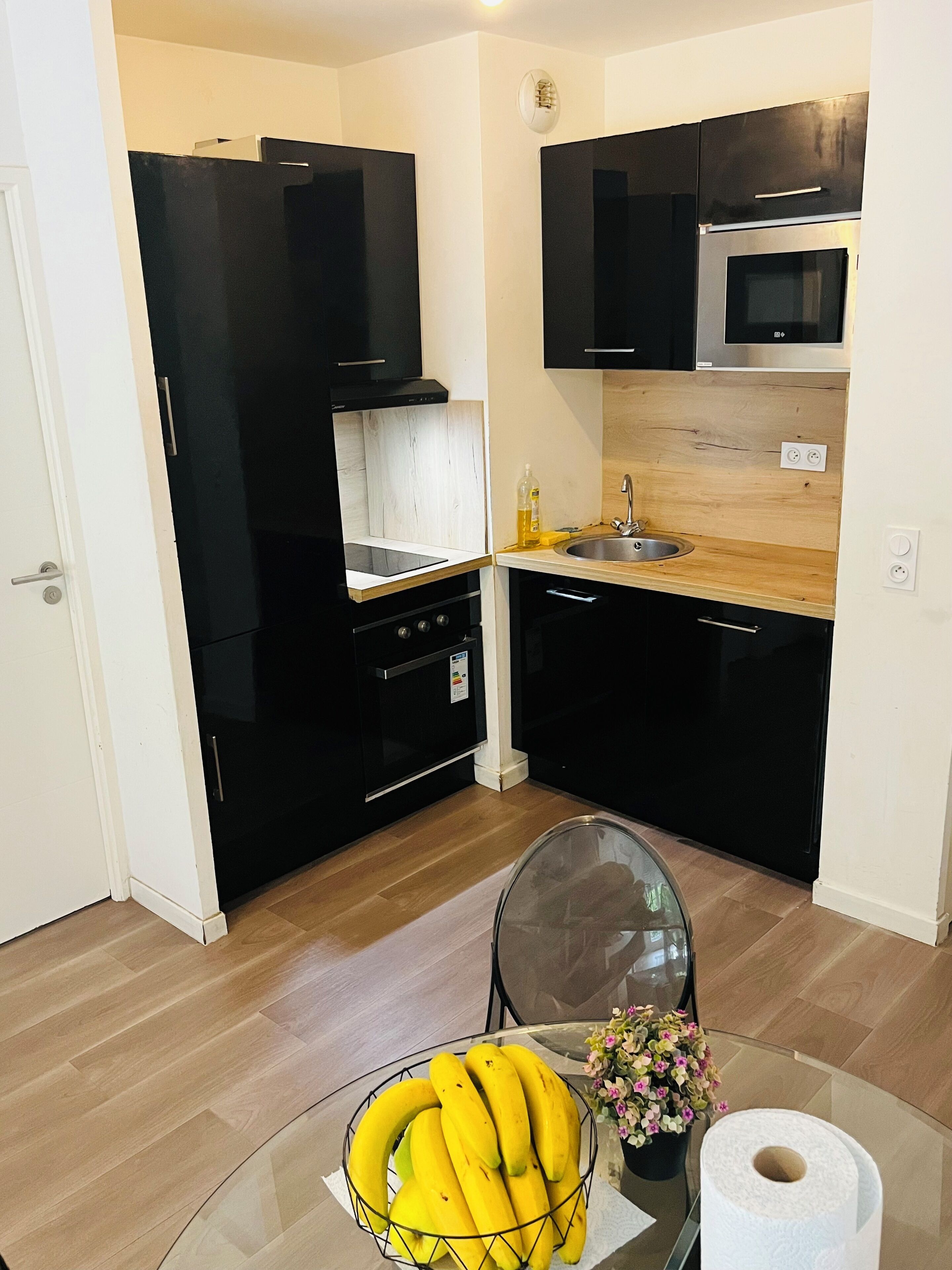 Køleskab, mikrobølgeovn, ovn, kogeplade