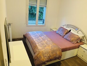 1 bedroom, WiFi, bed sheets - New 2-room apartment in Plaisir, near Versailles and Paris (Plaisir)