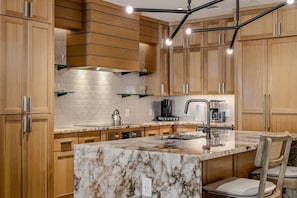 Fridge, microwave, oven, stovetop - Luxury Lakeside Condo @The Waters | Pool + Hot Tub (Horseshoe Bay)
