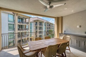 Outdoor dining - Upscale Condo | Pool & Hot Tub | Steps to Lake LBJ (Horseshoe Bay)
