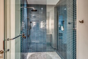 Hair dryer - Luxury Lakeside Condo @The Waters | Pool + Hot Tub (Horseshoe Bay)