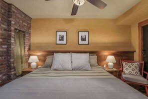 Room - #StayinMyDistrict Sellwood+Cozy King Suite (Portland)