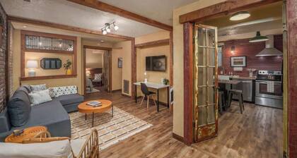#StayinMyDistrict Sellwood+Cozy King Suite
