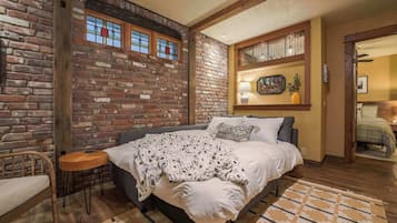 Bureau, fer et planche à repasser, lit parapluie, Wi-Fi