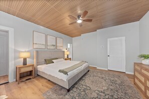 Iron/ironing board, WiFi, bed sheets - Luxe Living Suites #1, 3 minutes to DT Cincy (Covington)