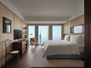 Down comforters, in-room safe, desk, laptop workspace - Rosewood Residence Guangzhou (Guangzhou)