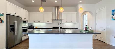 Fridge, microwave, stovetop, dishwasher
