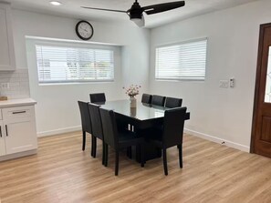 Dining - 3 Br House by Disneyland and LA (La Habra)