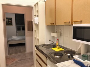 Basic Apartment | Private kitchen | Fridge, microwave, stovetop, dishwasher