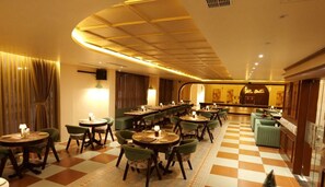 Restaurant - Hotel The Vijay Villas  (Rewa)