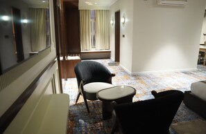 Executive tweepersoonskamer, uitzicht op de stad | Een bureau, geluiddichte muren, gratis wifi