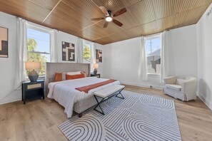 Iron/ironing board, Internet, bed sheets - Luxe Living Suites #2, 3 minutes to DT Cincy (Covington)