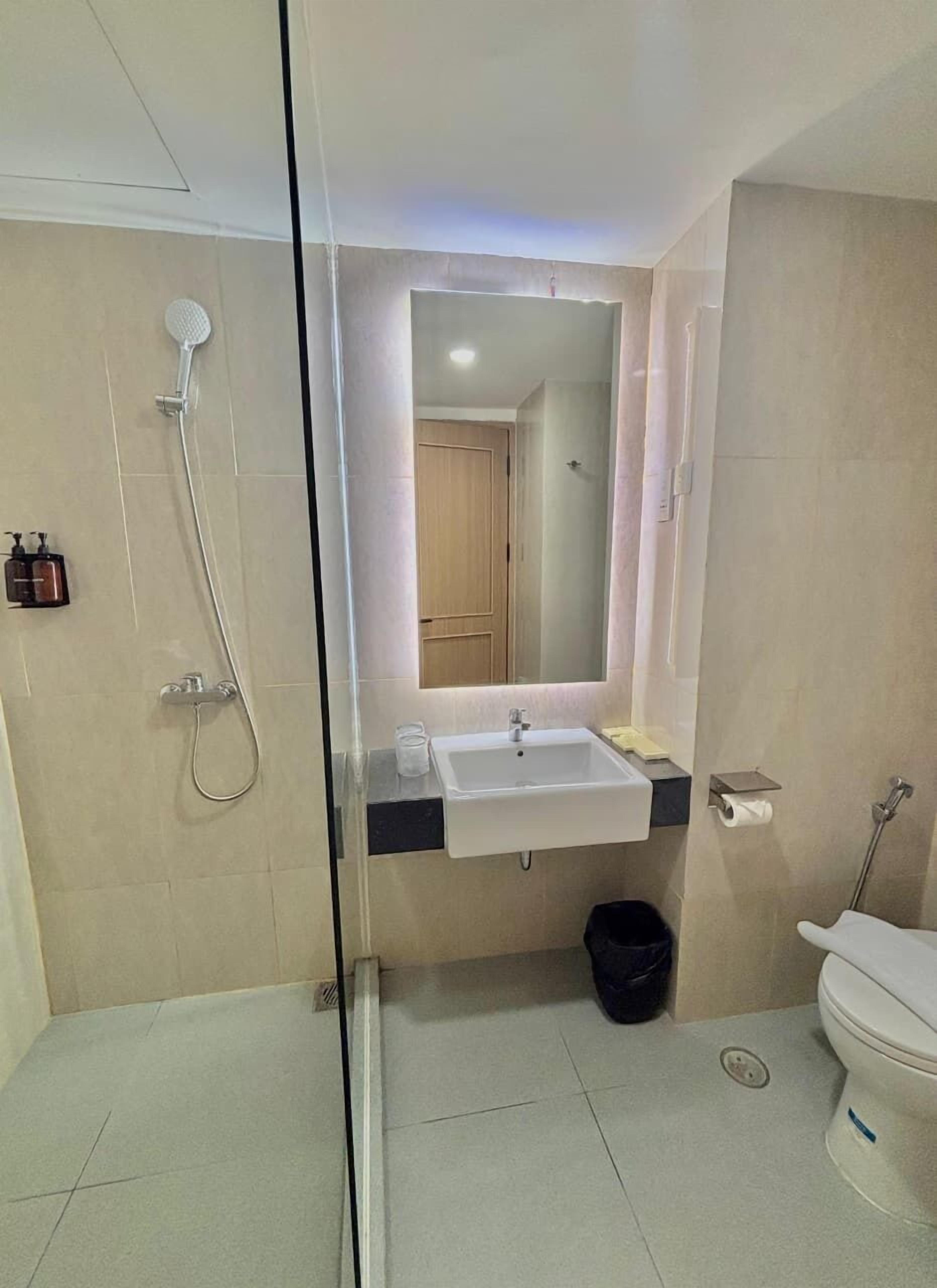 Premium Double Room, Mountain View | Bathroom | Shower, towels, soap, shampoo