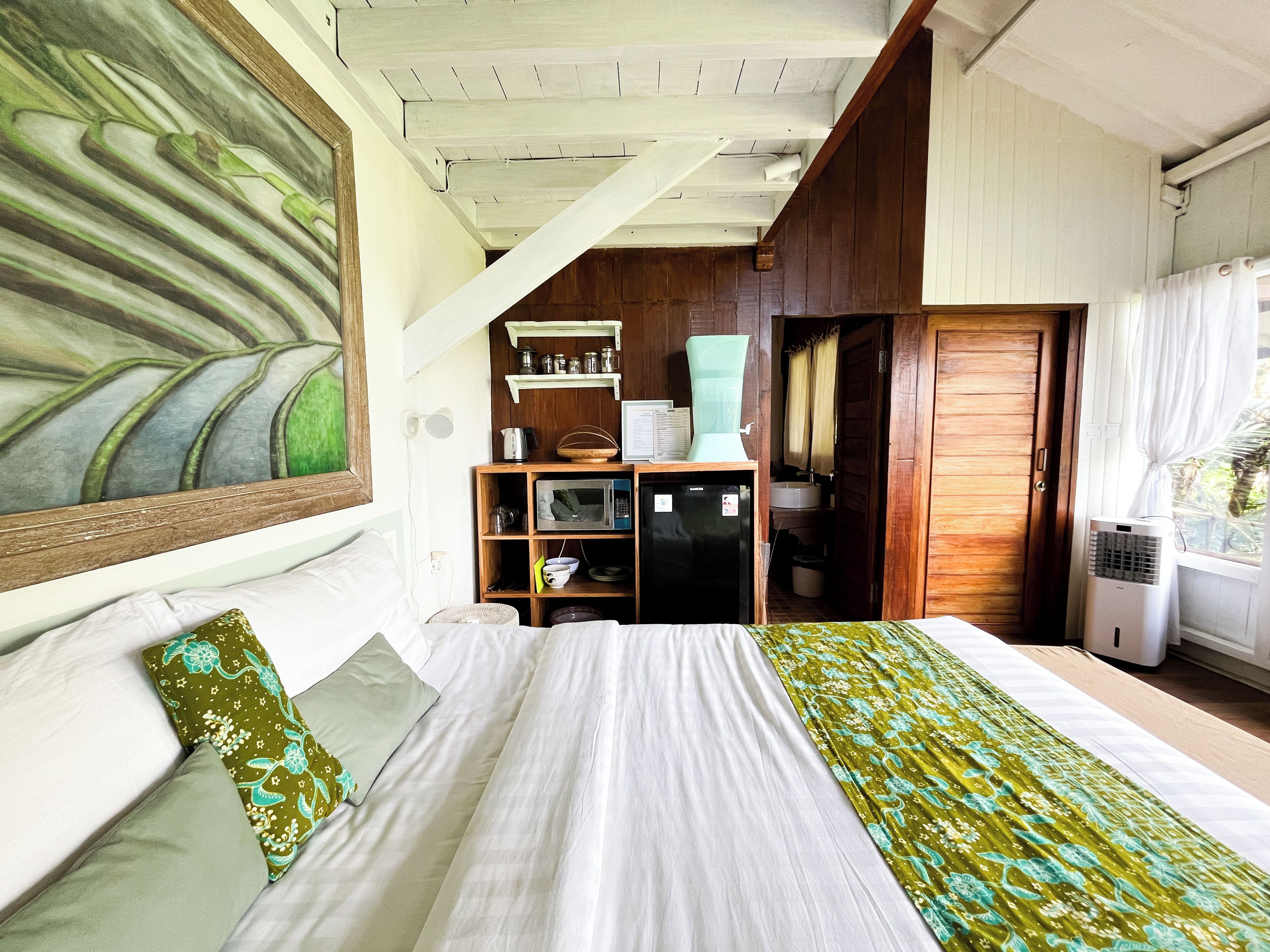 In-room safe, bed sheets