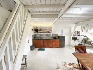 Kompor, mesin pencuci piring, dan penanak nasi